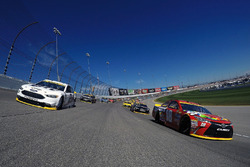 Start: Kyle Busch, Joe Gibbs Racing Toyota leads