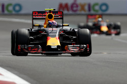Макс Ферстаппен, Red Bull Racing RB12, и Даниэль Риккардо, Red Bull Racing RB12