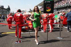 La Grid Girl de Sebastian Vettel, Ferrari SF16-H