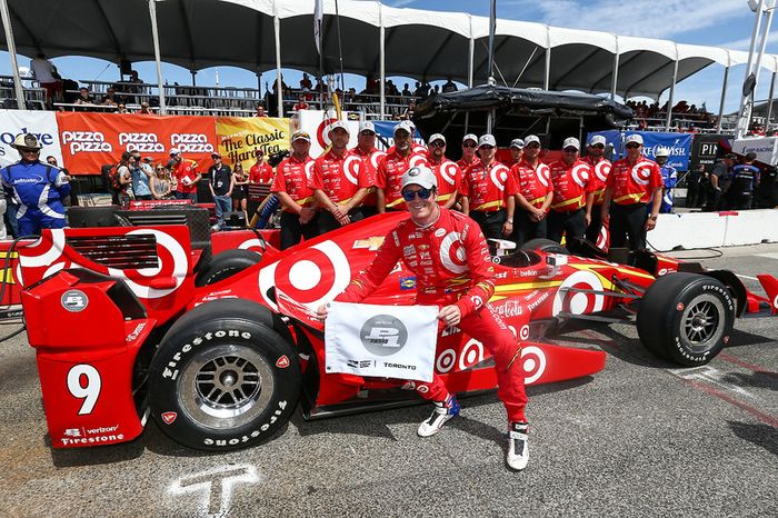Ganador de la pole Scott Dixon, Chip Ganassi Racing Chevrolet