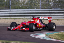 Esteban Gutiérrez, Ferrari pruebas de la especificación de Pirelli 2017