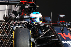Фернандо Алонсо, McLaren MP4-31 с сенсорами на машине