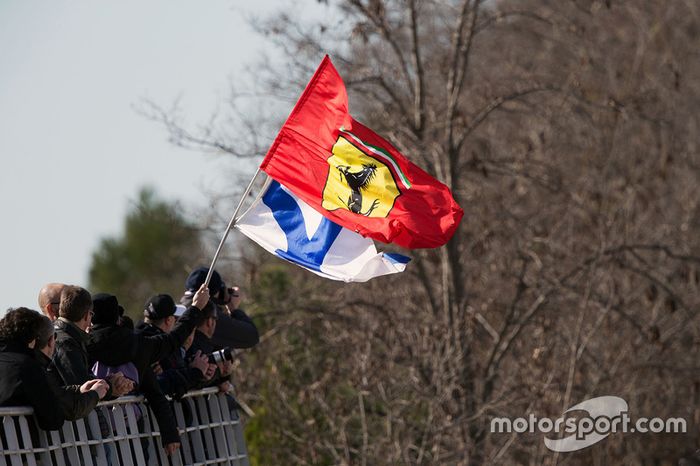 Kimi Raikkonen, Ferrari fans with flags
