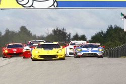 GT-Start: #3 Corvette Racing, Chevrolet Corvette C7.R: Antonio Garcia, Jan Magnussen, führt
