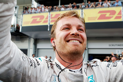 Ganador, Nico Rosberg, Mercedes AMG F1 celebra