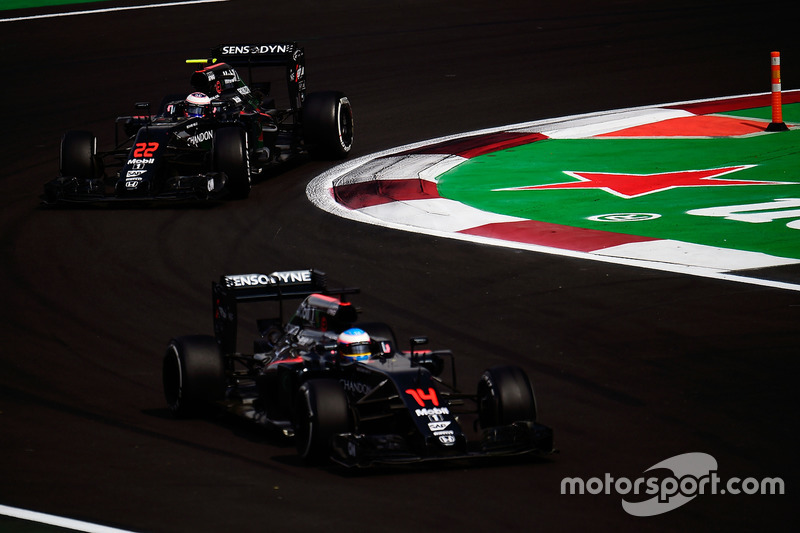 Fernando Alonso, McLaren MP4-31; Jenson Button, McLaren MP4-31