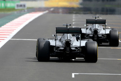 Nico Rosberg, Mercedes AMG F1 et Lewis Hamilton, Mercedes AMG F1