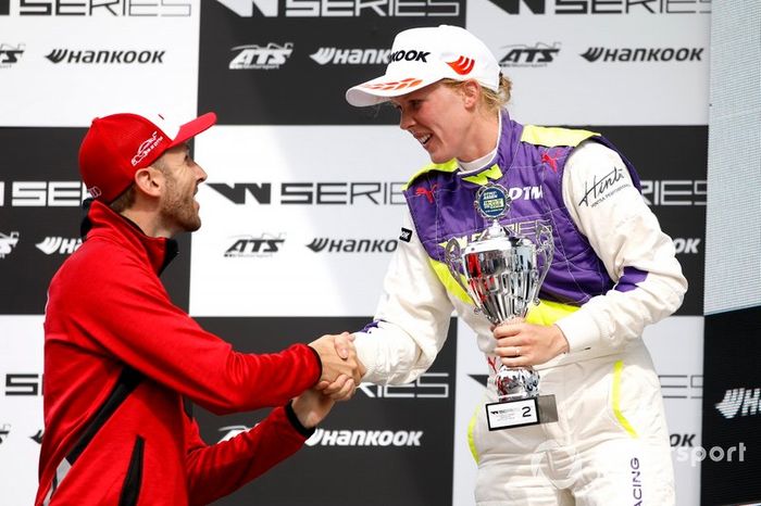 Podio: segunda Alice Powell con René Rast, Audi Sport Team Rosberg