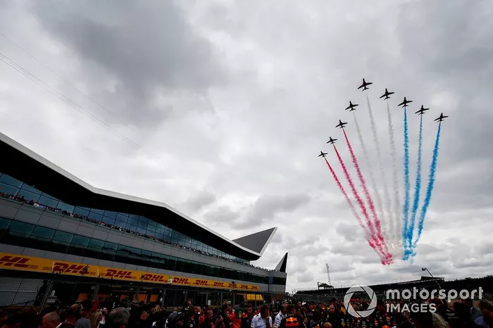 Aviones pasan sobre elcircuito