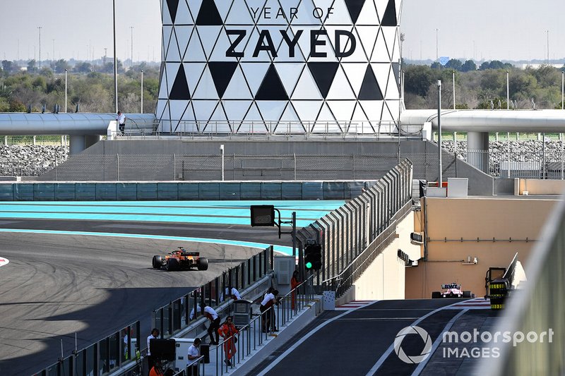 Carlos Sainz Jr., McLaren MCL33 and Lance Stroll, Racing Point Force India VJM11