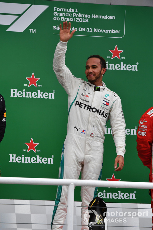 Lewis Hamilton, Mercedes AMG F1, festeggia sul podio