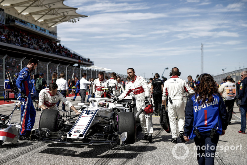 Charles Leclerc, Sauber C37, arrives on the grid