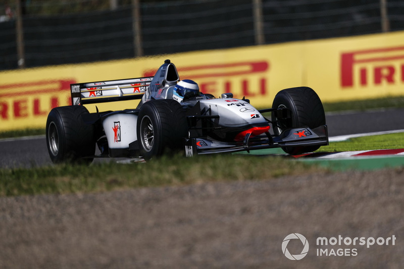 Mika Hakkinen, McLaren MP4-13 lors des Legends F1 30th Anniversary Lap Demonstration
