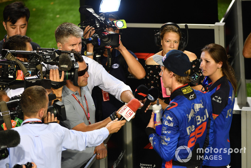 Brendon Hartley, Scuderia Toro Rosso, falando com a imprensa