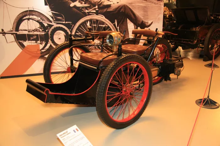 1896年:レオン・ボレー トライサイクル 2プレイス(Leon Bollee Tricycle a 2 Places)
