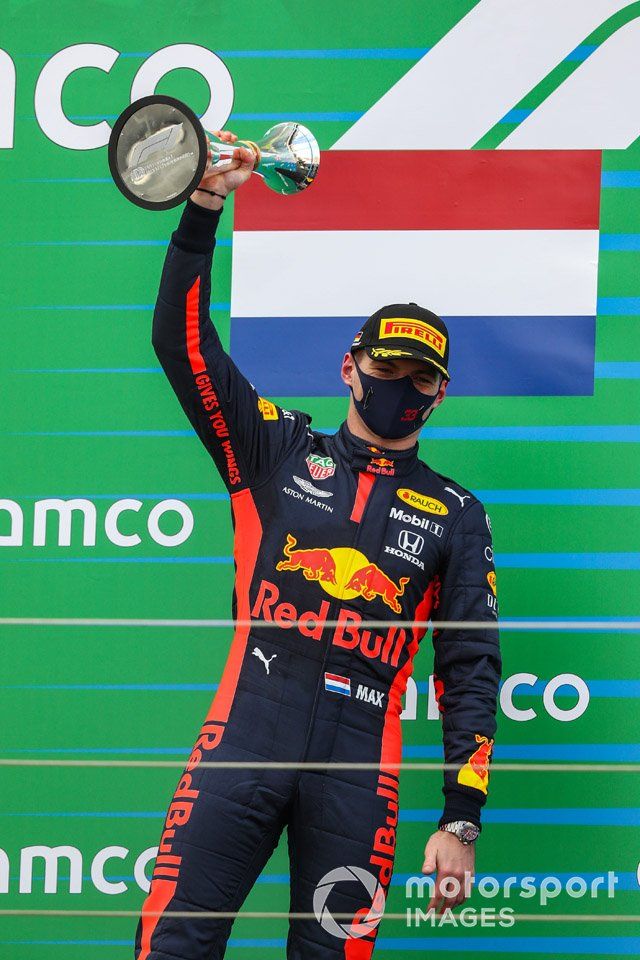 Podio: el segundo lugar Max Verstappen, Red Bull Racing