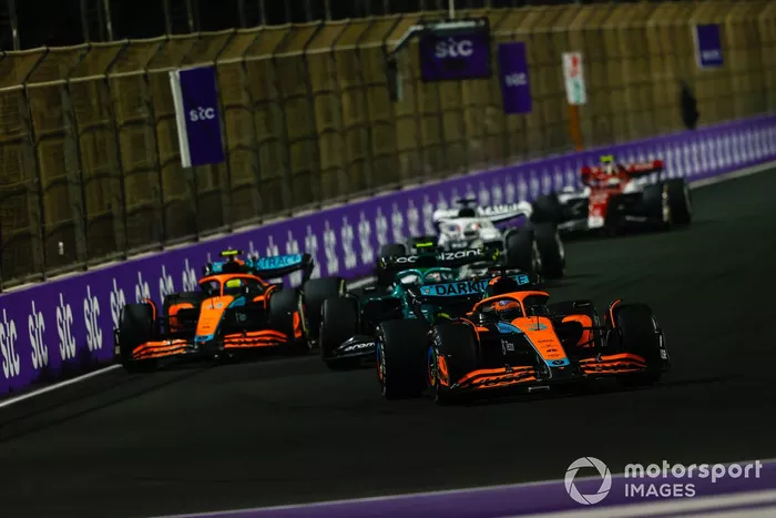 Daniel Ricciardo, McLaren MCL36, Nico Hulkenberg, Aston Martin AMR22, Lando Norris, McLaren MCL36