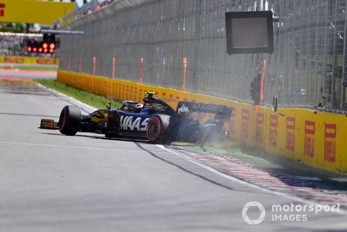 Choque de Kevin Magnussen, Haas F1 Team VF-19, golpea el Muro de los Campeones en la Q2