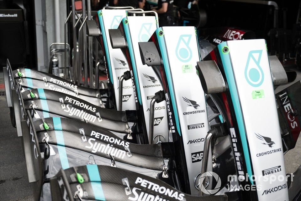 Przednie błotniki dla Mercedes F1 W15