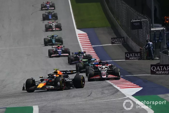 Sergio Perez, Red Bull Racing RB20, Kevin Magnussen, Haas VF-24, Esteban Ocon, Alpine A524