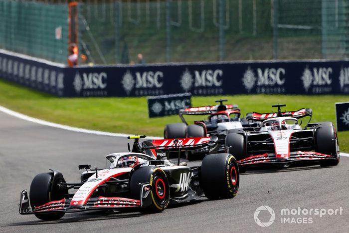 Nico Hulkenberg, Haas VF-23, Kevin Magnussen, Haas VF-23, Daniel Ricciardo, AlphaTauri AT04