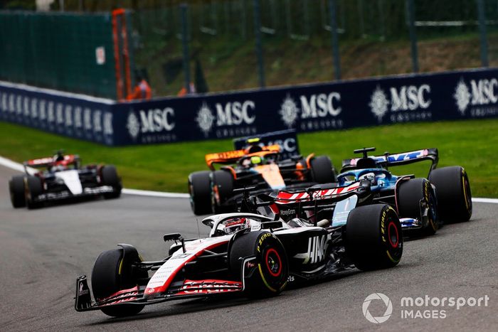 Kevin Magnussen, Haas VF-23, Esteban Ocon, Alpine A523, Lando Norris, McLaren MCL60