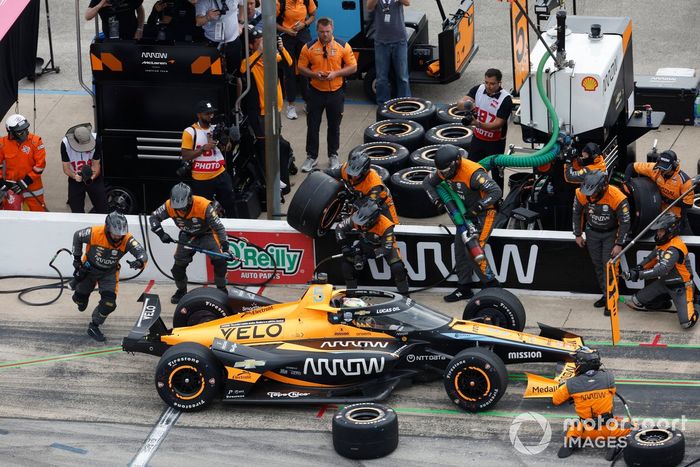 Patricio O'Ward, Arrow McLaren Chevrolet pit stop
