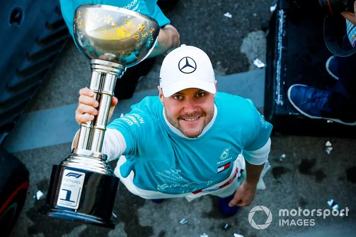 Race winner Valtteri Bottas, Mercedes AMG F1 celebrates