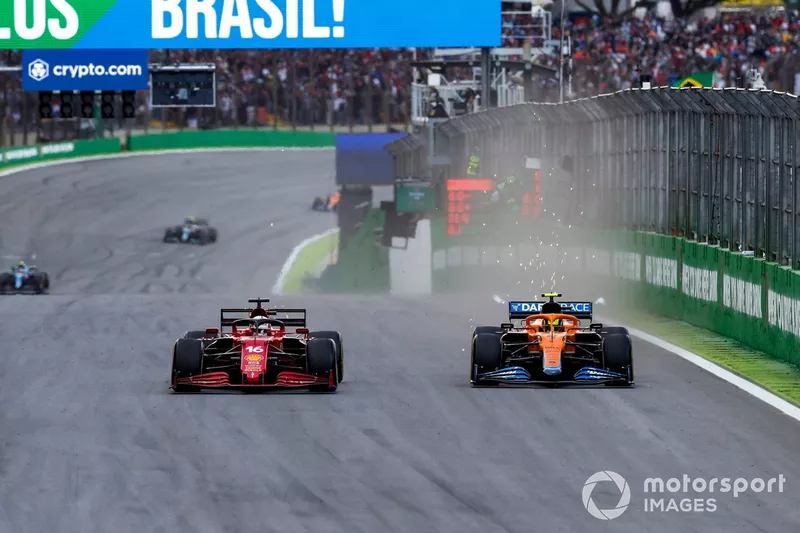 Charles Leclerc, Ferrari SF21, e Lando Norris, McLaren MCL35M