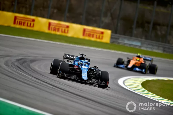 Fernando Alonso, Alpine A521, Lando Norris, McLaren MCL35M
