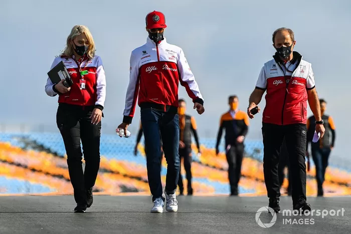 Antonio Giovinazzi, Alfa Romeo, recorre la pista