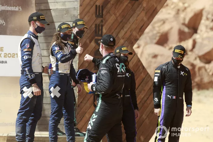 Podio: Catie Munnings, Timmy Hansen, Andretti United Extreme E Molly Taylor, Johan Kristoffersson, Rosberg X Racing y Cristina Gutierrez, Sebastien Loeb, X44