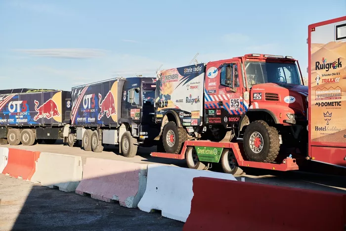 Embarque del Dakar 2021 en Marsella