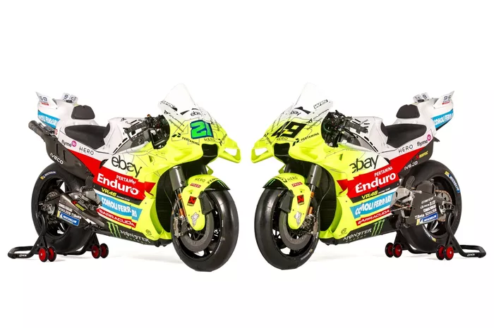 VR46、モルビデリ加入の2025年新カラーリング発表。ロッシの「46」が