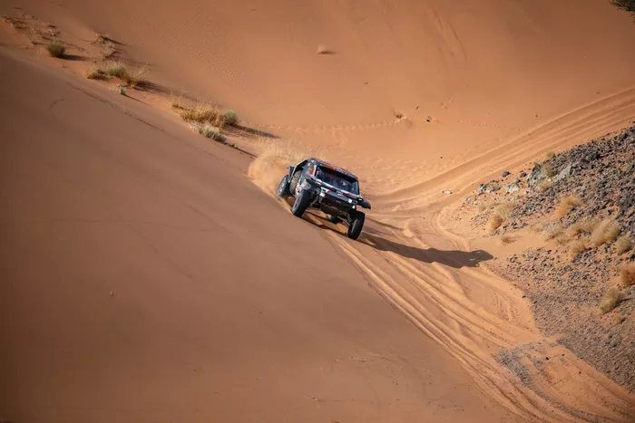 #200 Les Sandriders Dacia Dacia : Nasser Al-Attiyah, Edouard Boulanger