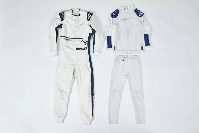 Nyck de Vries primer traje y guantes