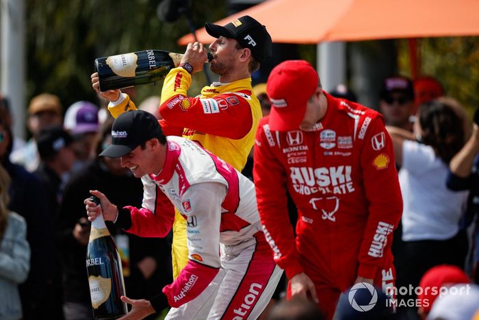 Podio: ganador Kyle Kirkwood, Andretti Autosport Honda, segundo lugar Romain Grosjean, Andretti Autosport Honda, tercer lugar Marcus Ericsson, Chip Ganassi Racing Honda