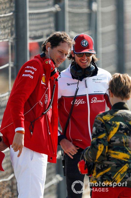 Antonio Giovinazzi, Alfa Romeo Racing e John Elkann, Presidente FIAT, con il figlio