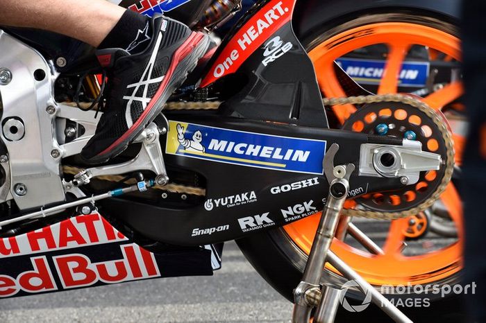 Detalles del basculante de la moto del Repsol Honda Team