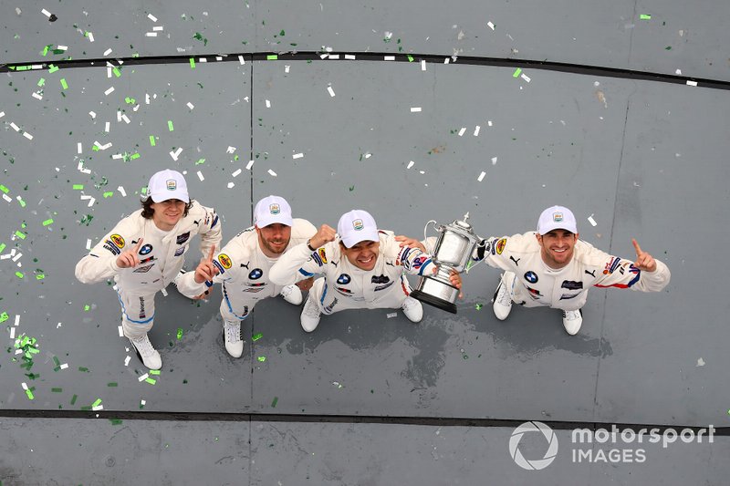 I vincitori GTLM, #25 BMW Team RLL BMW M8 GTE, GTLM: Augusto Farfus, Connor De Phillippi, Philipp Eng, Colton Herta