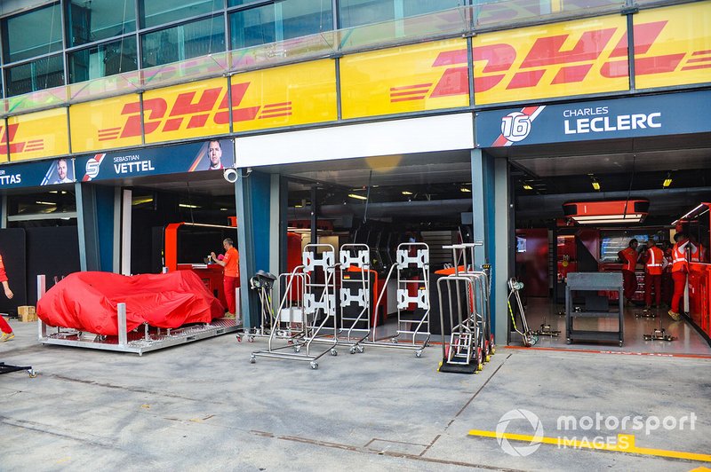 Preparativi in pitlane