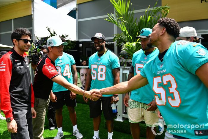 Esteban Ocon, Haas F1 Team, Oliver Bearman, Haas F1 Team