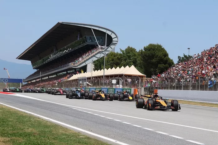 Oscar Piastri, McLaren, Max Verstappen, Red Bull Racing