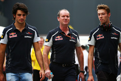 Карлос Сайнс-мл., Scuderia Toro Rosso, и Даниил Квят, Scuderia Toro Rosso (справа)