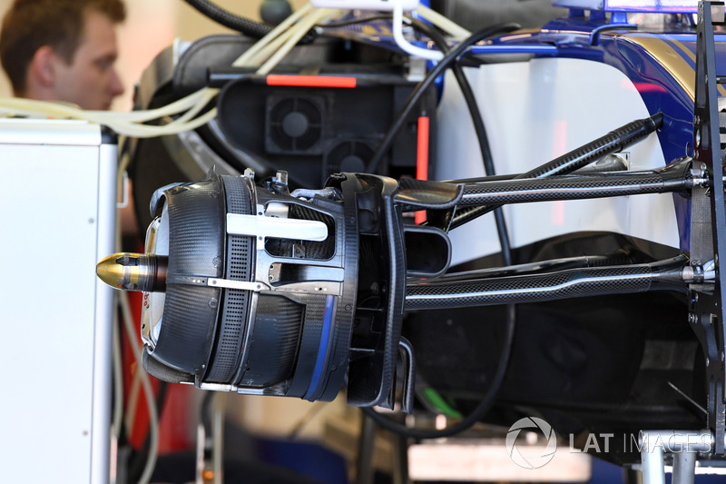 Передні гальма та кріплення колеса Sauber C36