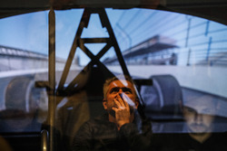 Gil de Ferran im IndyCar-Rennsimulator von Honda Performance Development