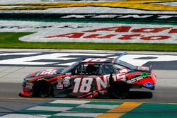 Yarış galibi Kyle Busch, Joe Gibbs Racing Toyota