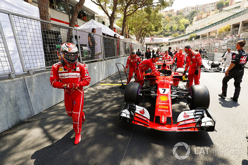 Kimi Raikkonen, Ferrari SF70H, on pole position