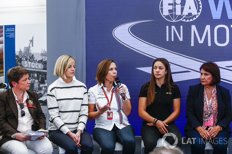 Susie Wolff, Claire Williams, directrice adjointe Williams, Marta Garcia, Renault Sport F1 Team Sport Academy, Michelle Mouton, à la Conférence sur les femmes dans les sports mécaniques