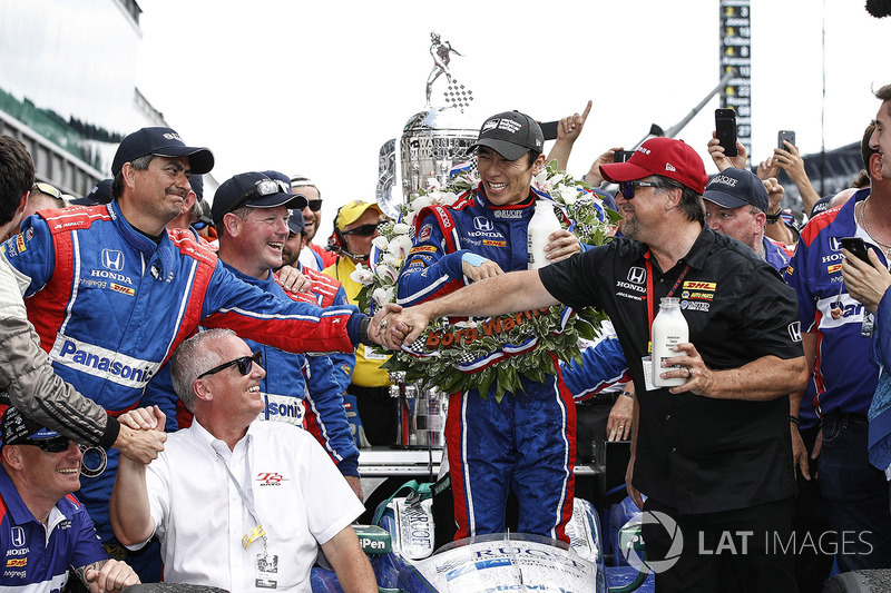 Winner Takuma Sato, Andretti Autosport Honda celebrates
